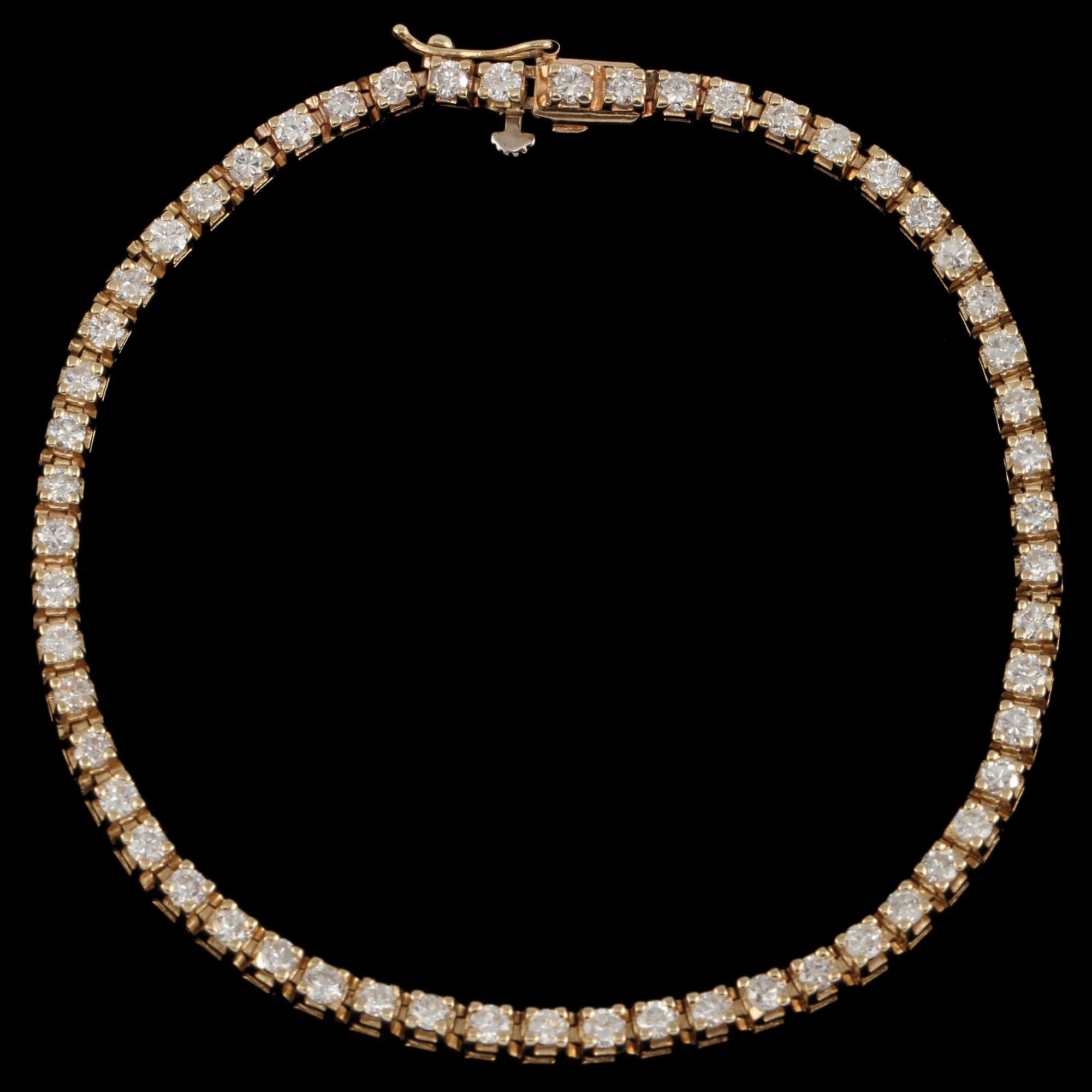 ARMBAND, 14k guld med briljantslipade diamanter, totalt ca 3.0 ct. Vikt 10 g.