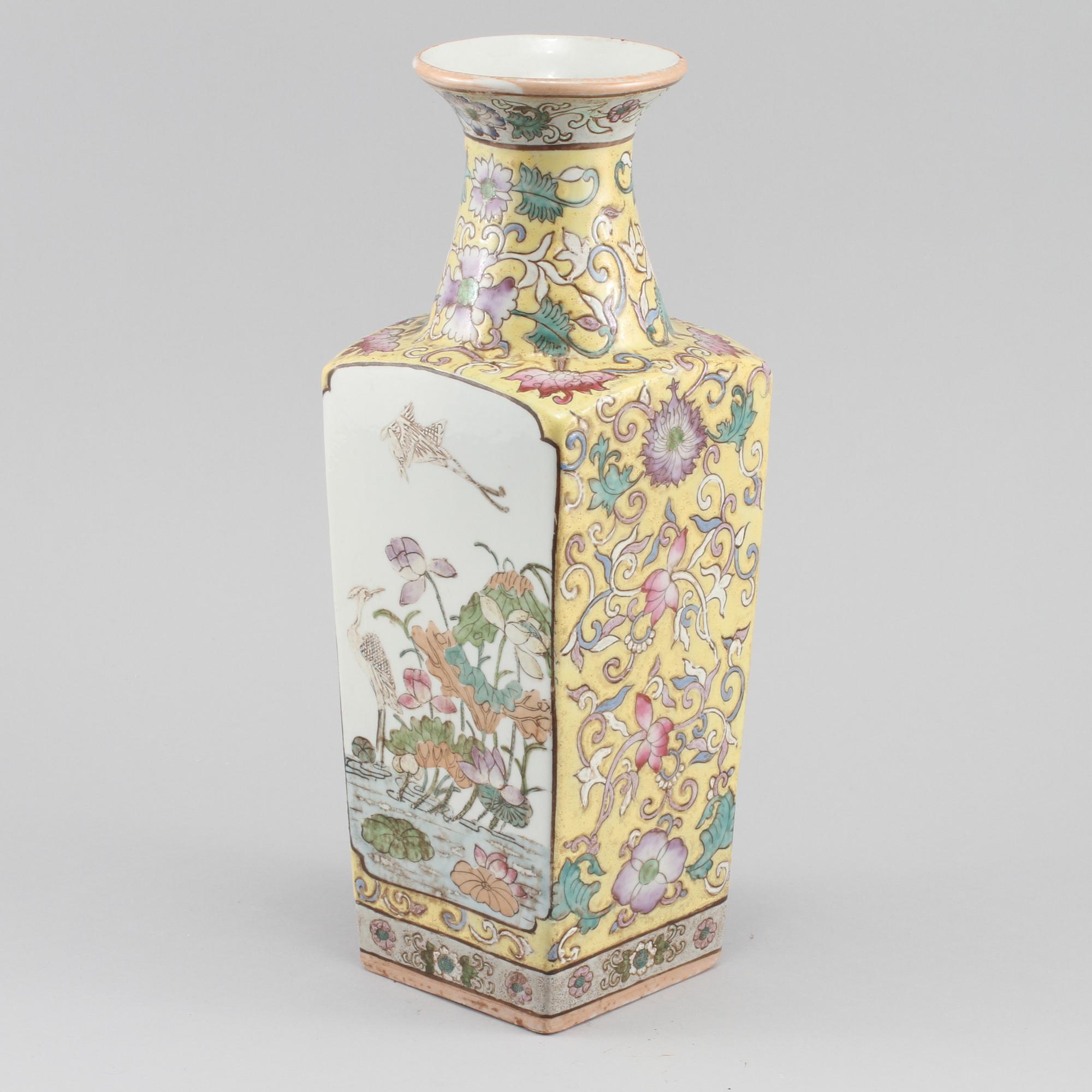 VAS, porslin, Kina, 1900-tal.