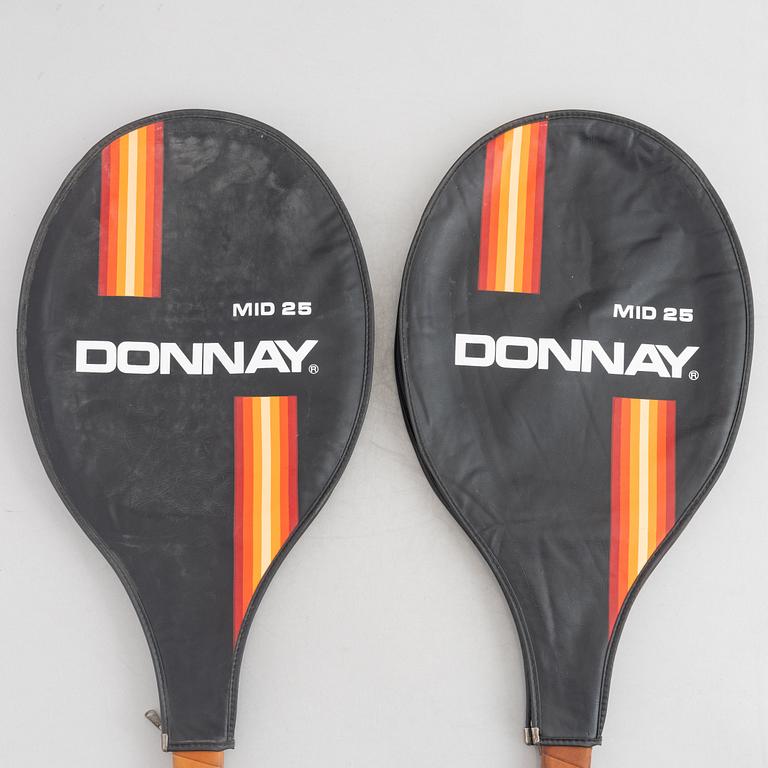 2 stycken tennisracketar. Donnay. Speciellt framtagna mid 25 racket i trä.