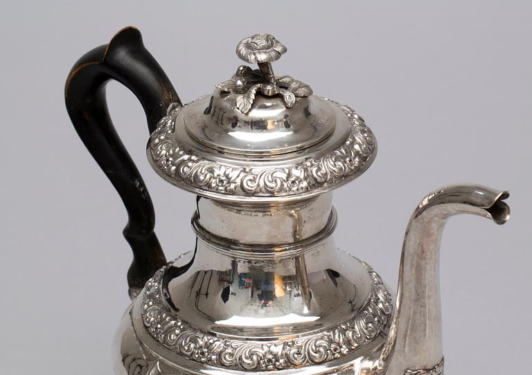 KAFFEKANNA, silver, Gustaf Theodor Folcker, 1844. Vikt ca 900 g.