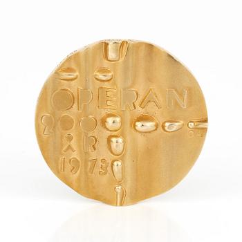 JUBILEUMSMEDALJ, "Operan 200 år" 18 k guld, formgiven av O. Aldrin, enligt cert. nr 065. 1973. Vikt ca 80 g.