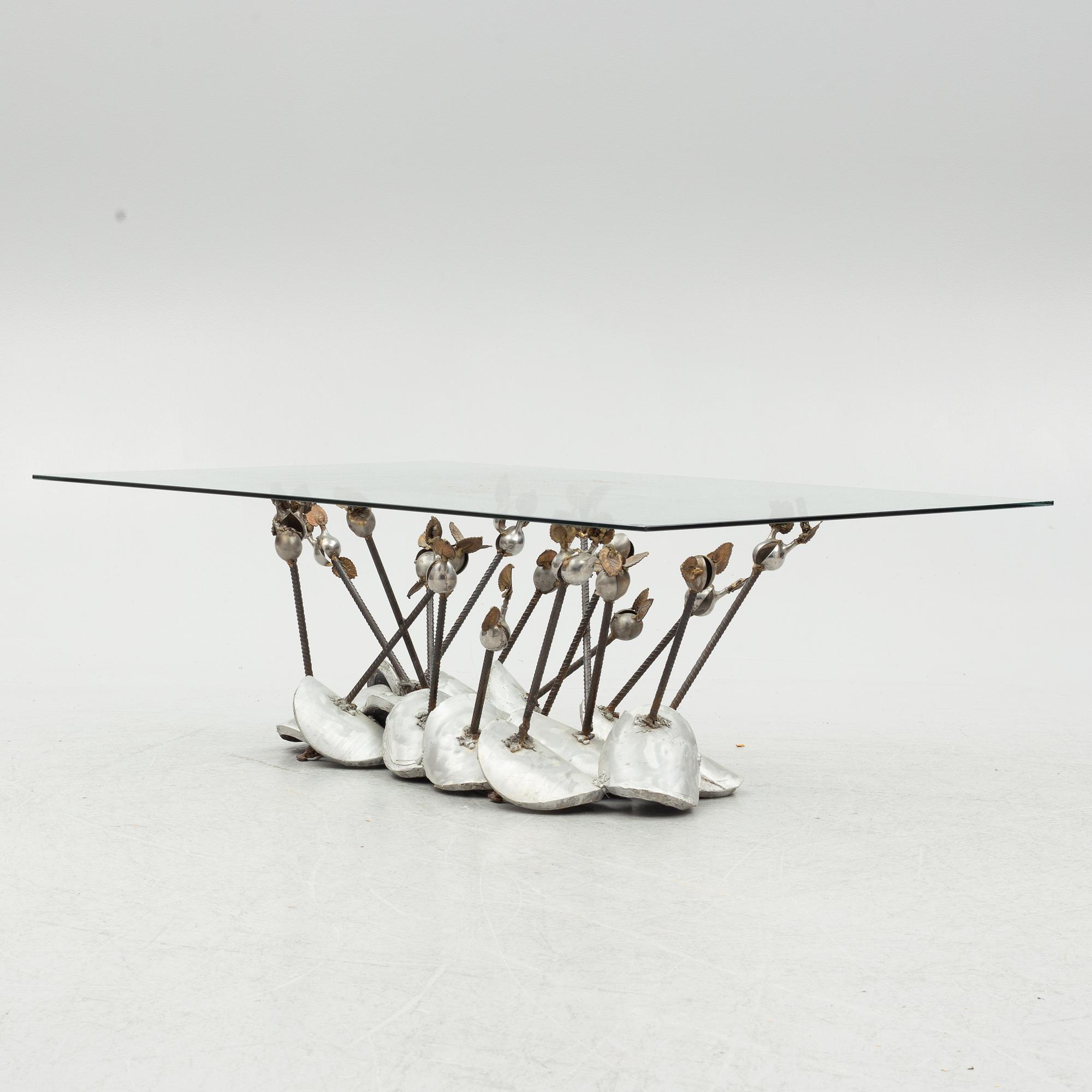 Renaud Vassas, a coffee table.