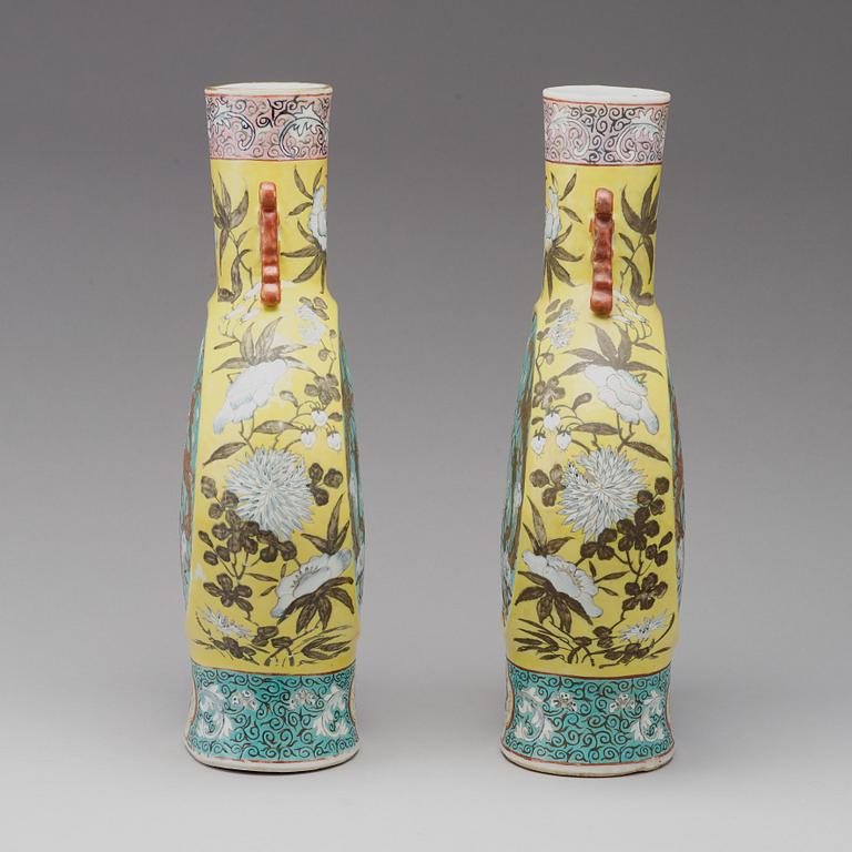 A pair of enamelled moon flasks, Qing dynasty, circa 1900.