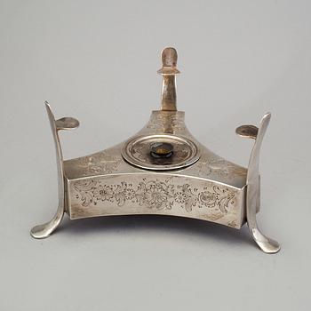 An English 18th century silver water pot and heater, mark of Charles Wright, London 1781. George III.