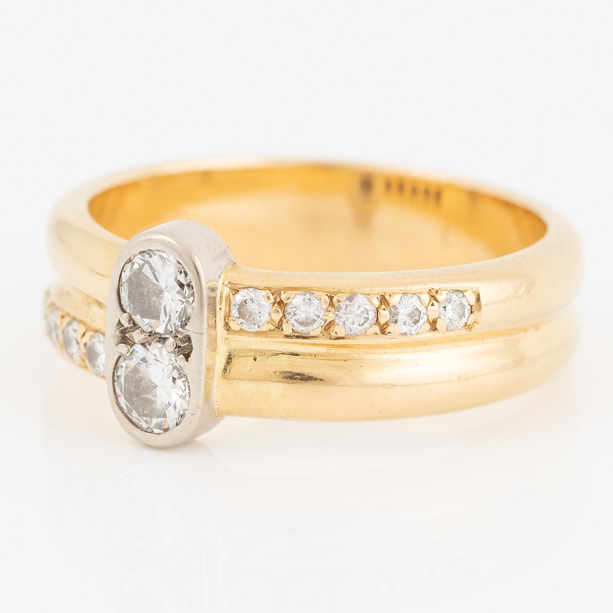 Ring, 18K gold with brilliant-cut diamonds.