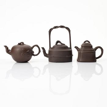 A group of three Chinese yixing teapots, 1980s.