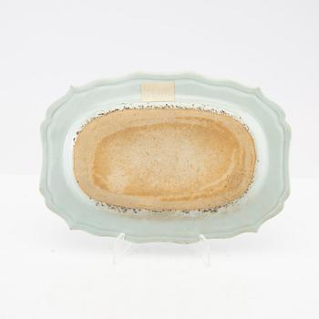 Serving dish, China, 18th century, porcelain.