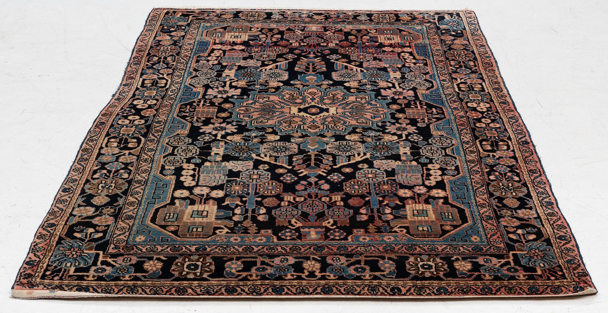 Matta, Nahavad, ca 275 x 160 cm.