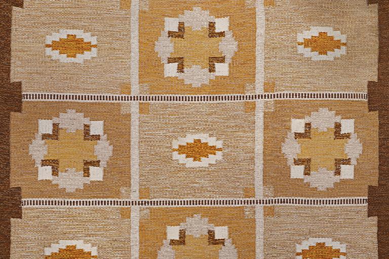 Ingegerd silow, a flat weave carpet, signed IS, ca 228 x 167 cm.