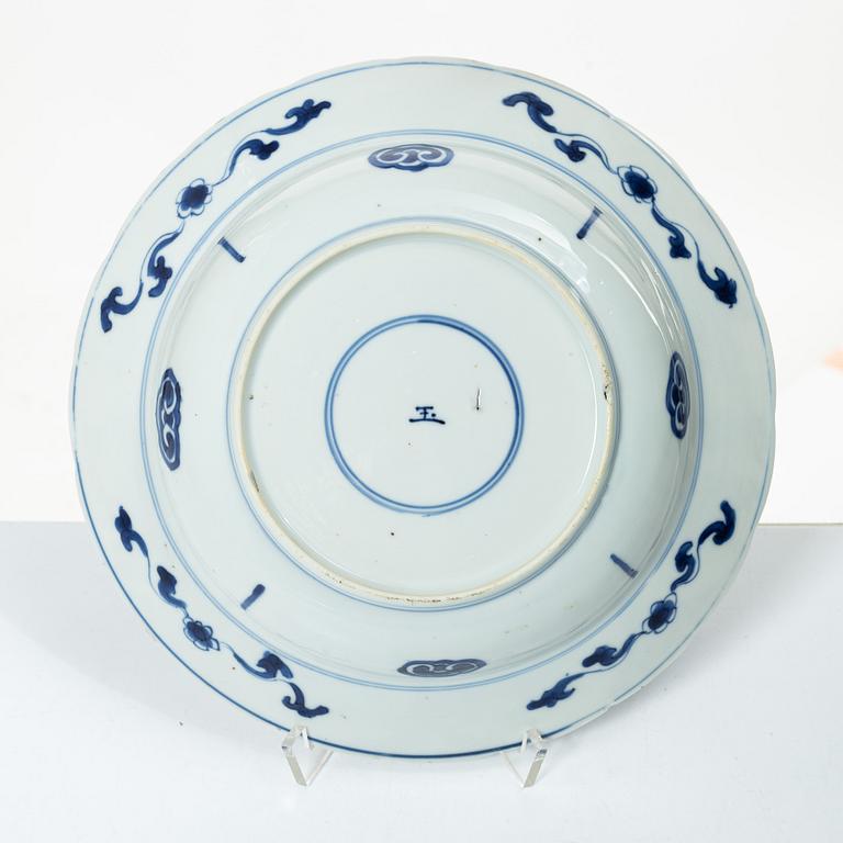 A blue and white porcelain plate, China, Kangxi (1662-1722).