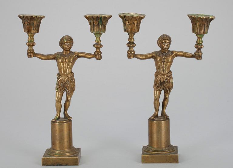 KYNTTILÄNJALKAPARI, pronssia, 1800-luku.