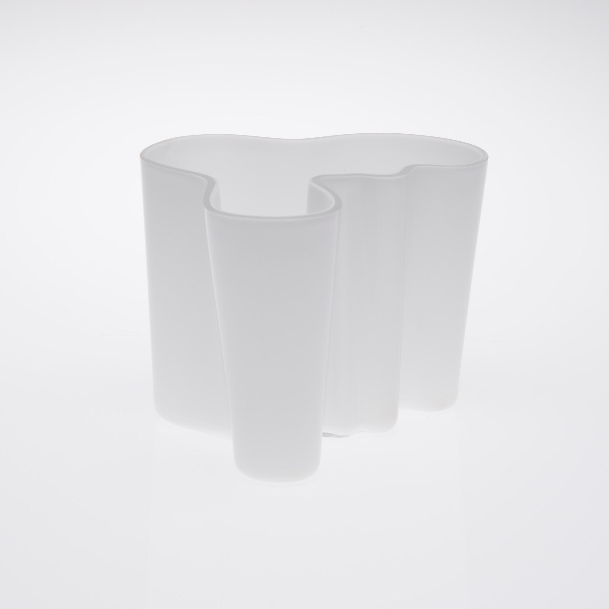 ALVAR AALTO, VAS, glas, "Savoy" signerad Alvar Aalto-3030.