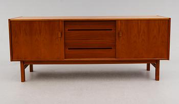 SIDEBOARD, "Arild", Nils Jonsson för Troeds, Bjärnum, 1900-talets andra hälft.