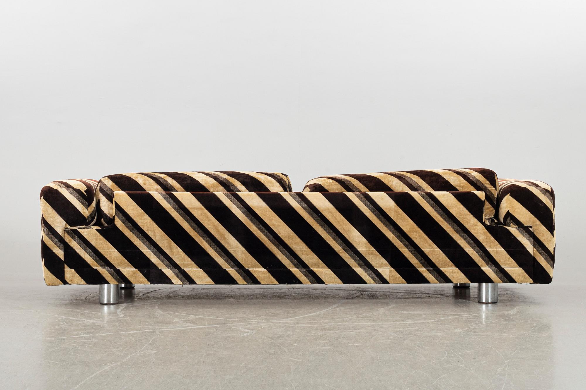 A 1970s HK FURNITURE DIPLOMAT SOFA, ENGLAND.