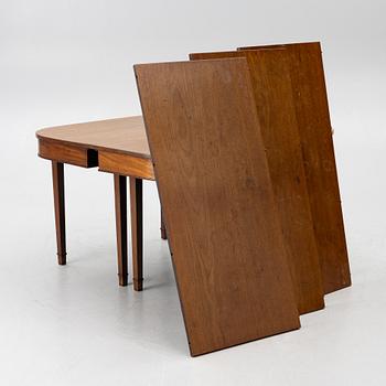 A dining table, England, 19th century.