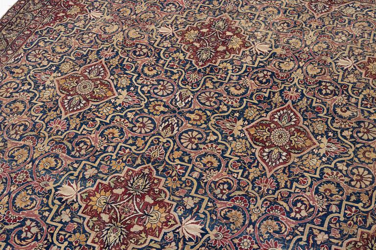 Matta, antik Kirman Laver,  Södra Persien, ca 330 x 278 cm.