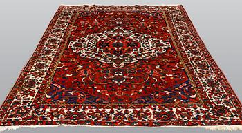 Matto, semi-antique Bakhtiari, ca 307 x 217 cm.