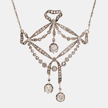 A belle époque necklace/brooch in silver-platinum with old and rose-cut diamonds ca 2.50 ct in total. Early 20th century.