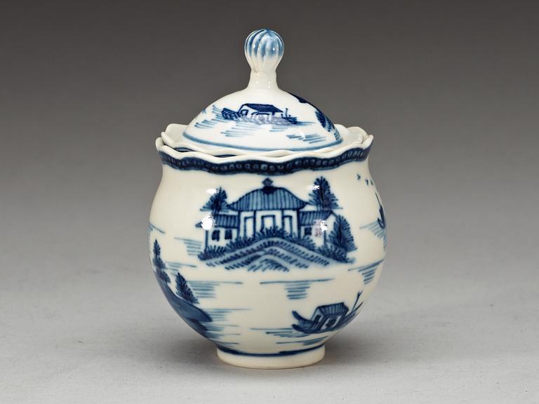 CREMEKOPPAR med LOCK, 21 stycken, kompaniporslin. Qing dynastin, Qianlong (1736-95).