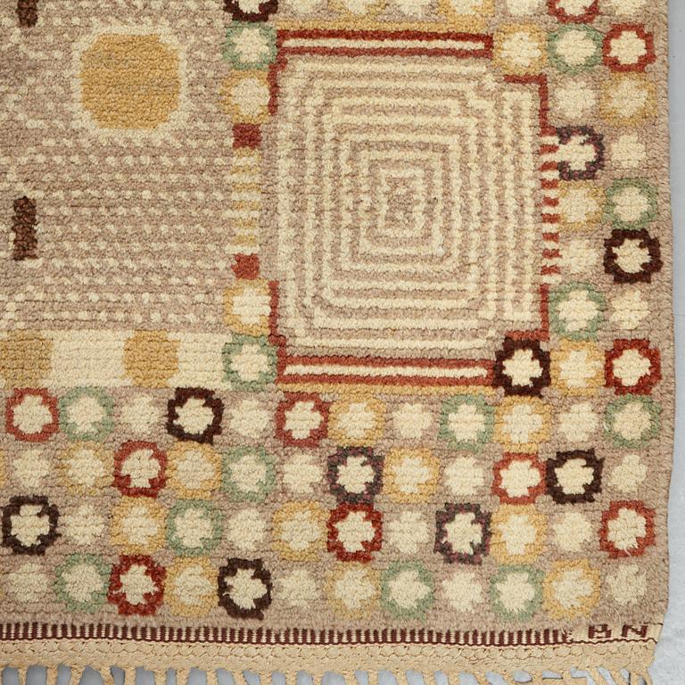 Barbro Nilsson, matto, "Krabban, grå", knotted pile, ca 272-277 x 178,5-183 cm, signed AB MMF BN.