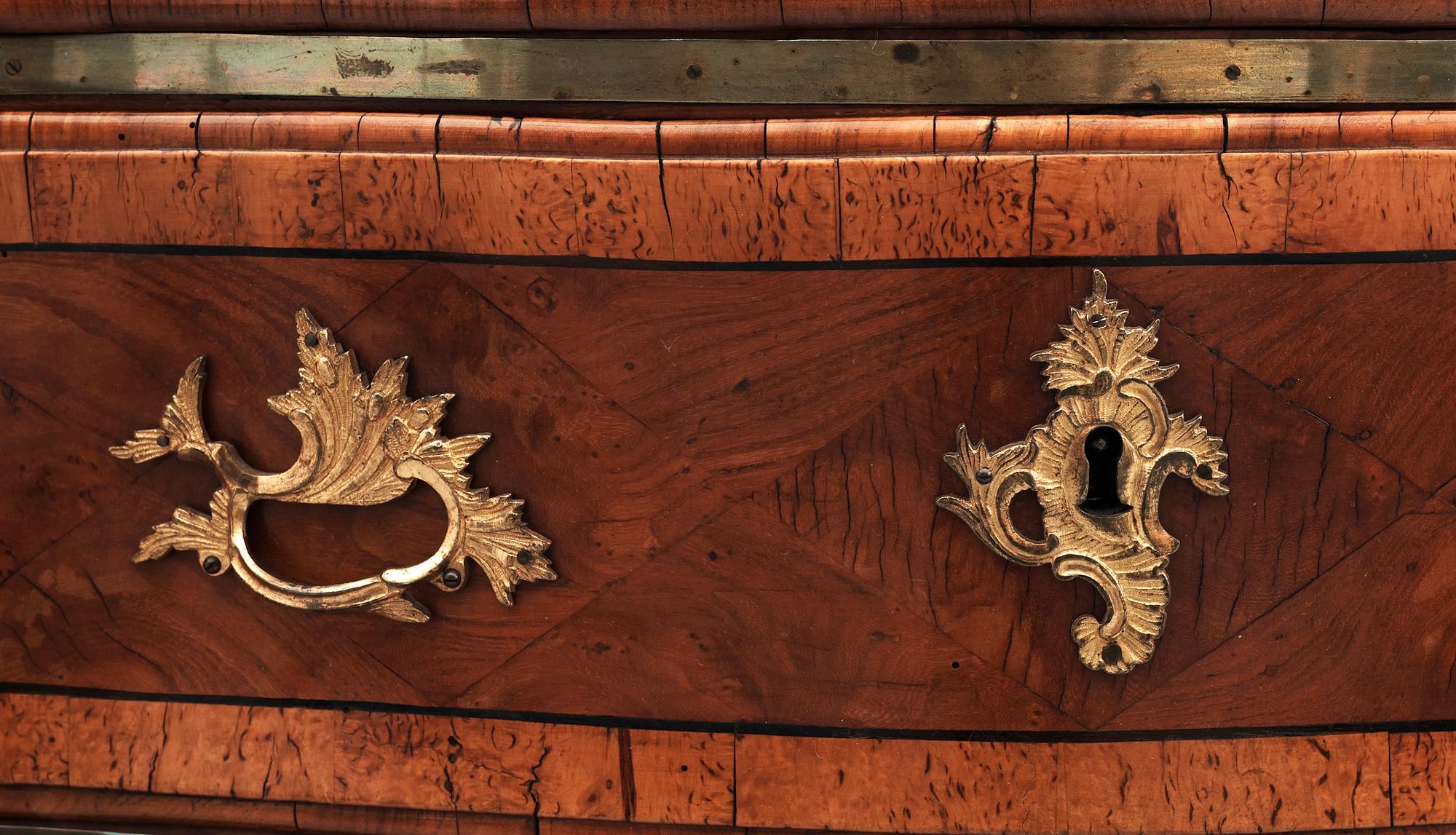 HÖRNBYRÅ, rokoko, 1700-talets andra hälft.