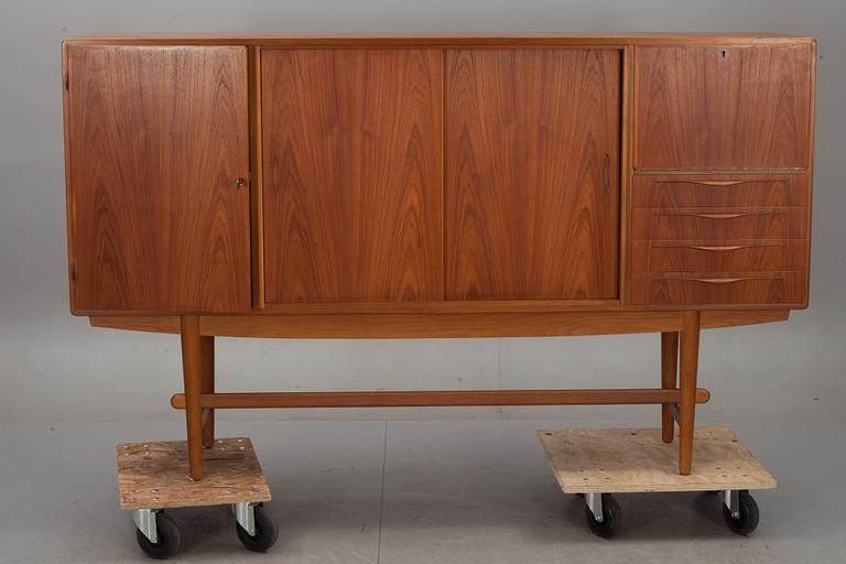 SIDEBOARD, teak. 1900-talets andra hälft.