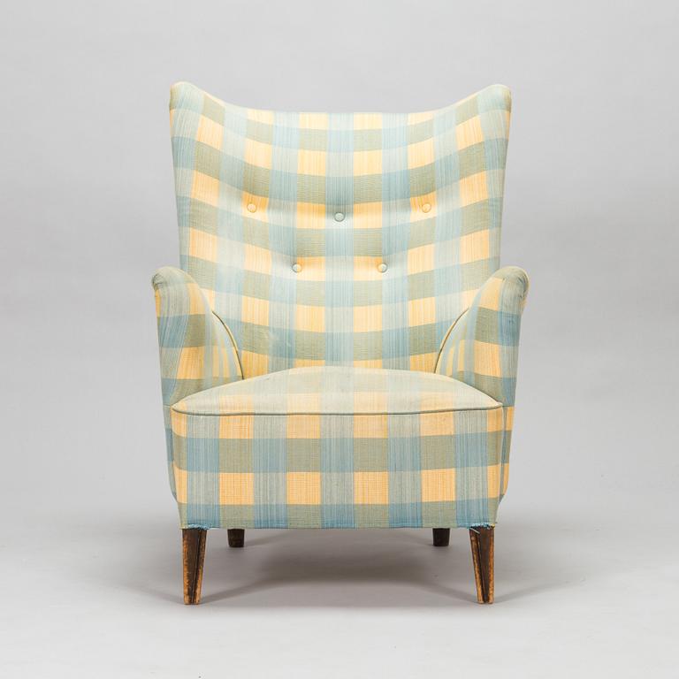 A 1950's arm chair.