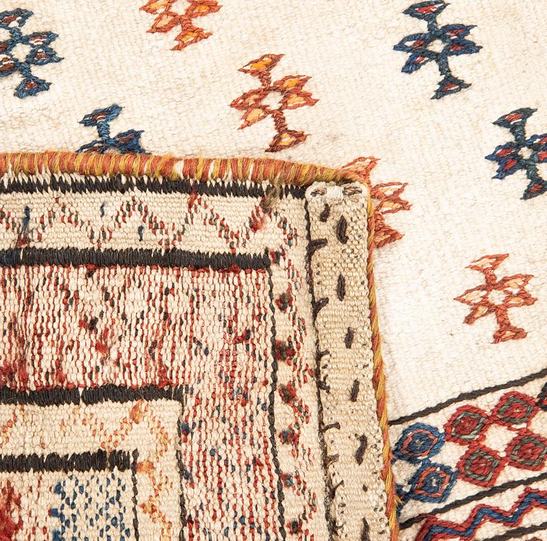 Carpet Bakthiari Sofreh, old 127x107 cm.