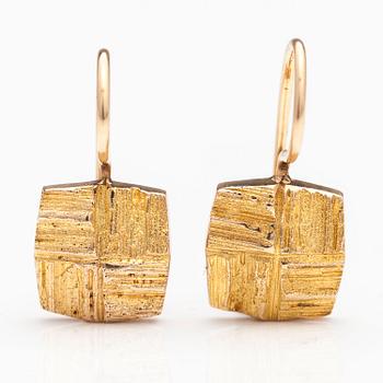 BJÖRN WECKSTRÖM, A pair of 14K gold earrings "Quadrates". Lapponia 1968.