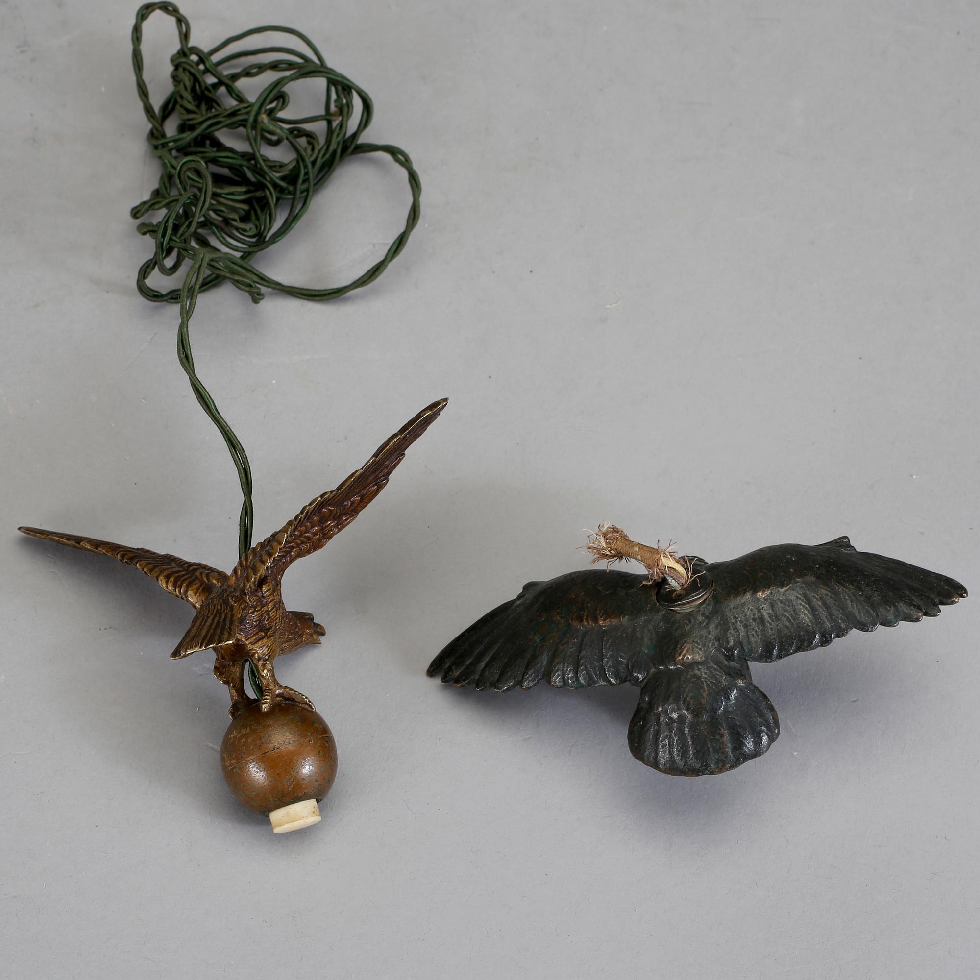 RINGKLOCKOR, 2 stycken, brons, 1900-talets början.