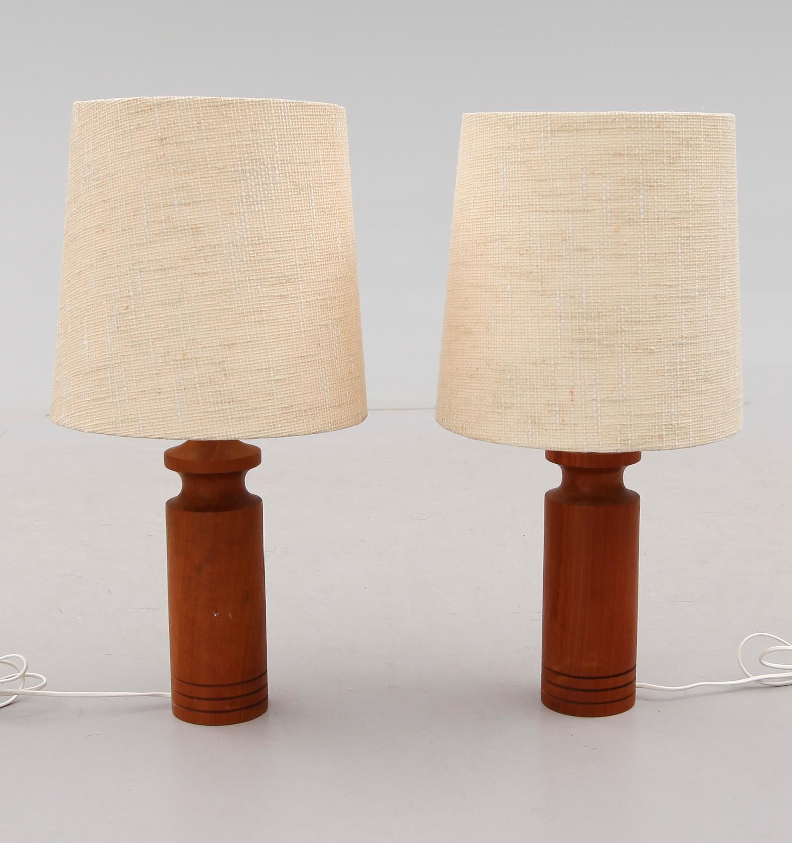 BORDSLAMPOR, 1 par, teak, 1900-talets andra hälft.