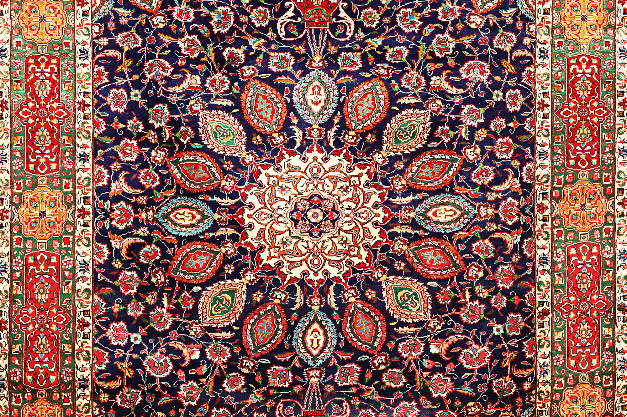 Matta, Keshan, ca. 330 x 244 cm.