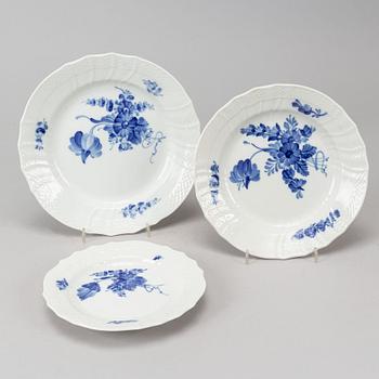 Royal Copenhagen, a part 'Blå Blomst' dinner service, Denmark (59 pieces).