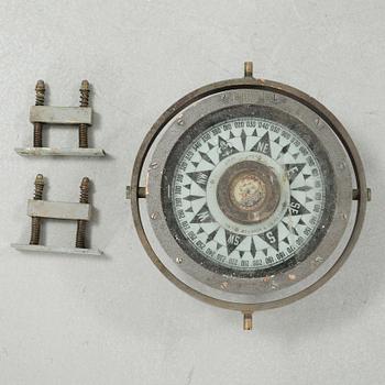 A ships compass from Iver C. Weilbach in Copenhagen, first half of the 20th century.