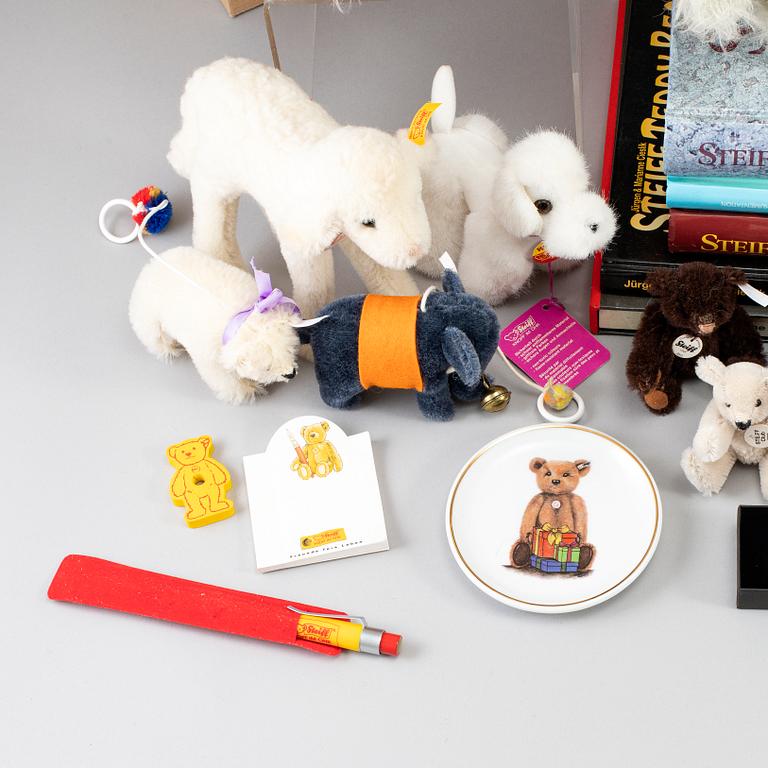 STEIFF, a collection of 6 collectors bears, 15 minibears, five books and one poster.