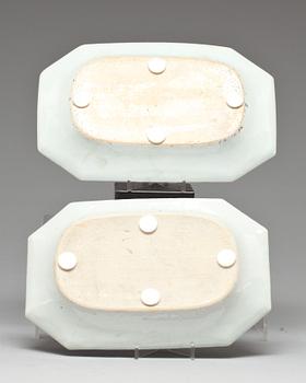 STEKFAT, ett par, porslin. Kina, Qianlong(1736-1795).