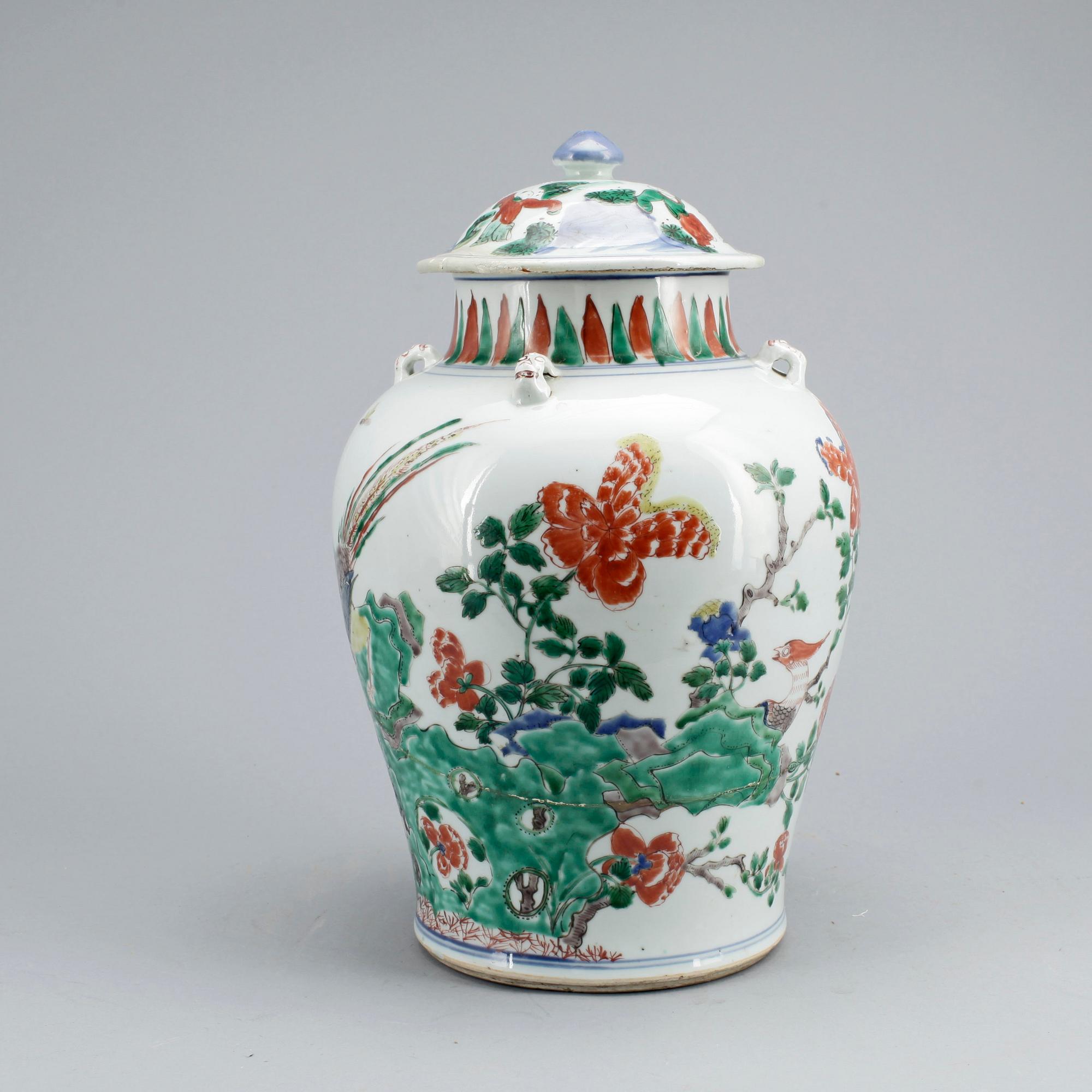 URNA, porslin, Kina, sannolikt Transition (1621 - 1684).