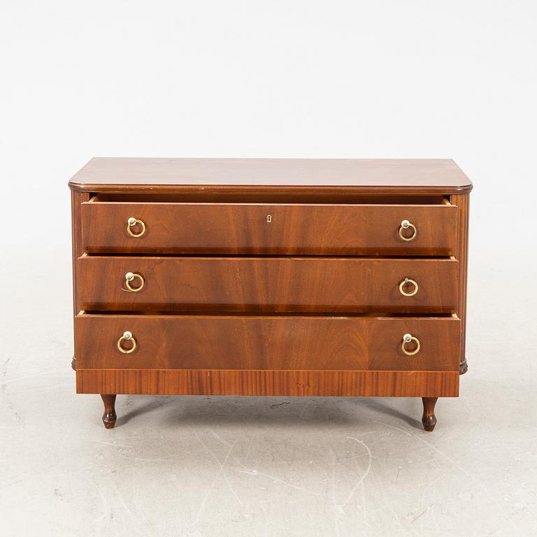 A 1940s mahogany dresser.