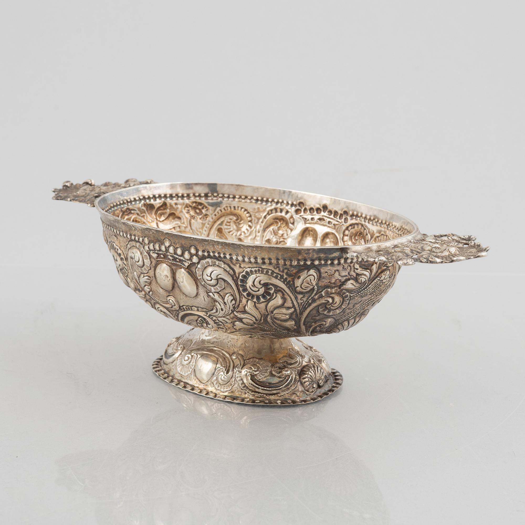A Baroque style silver bowl, 19th Century.