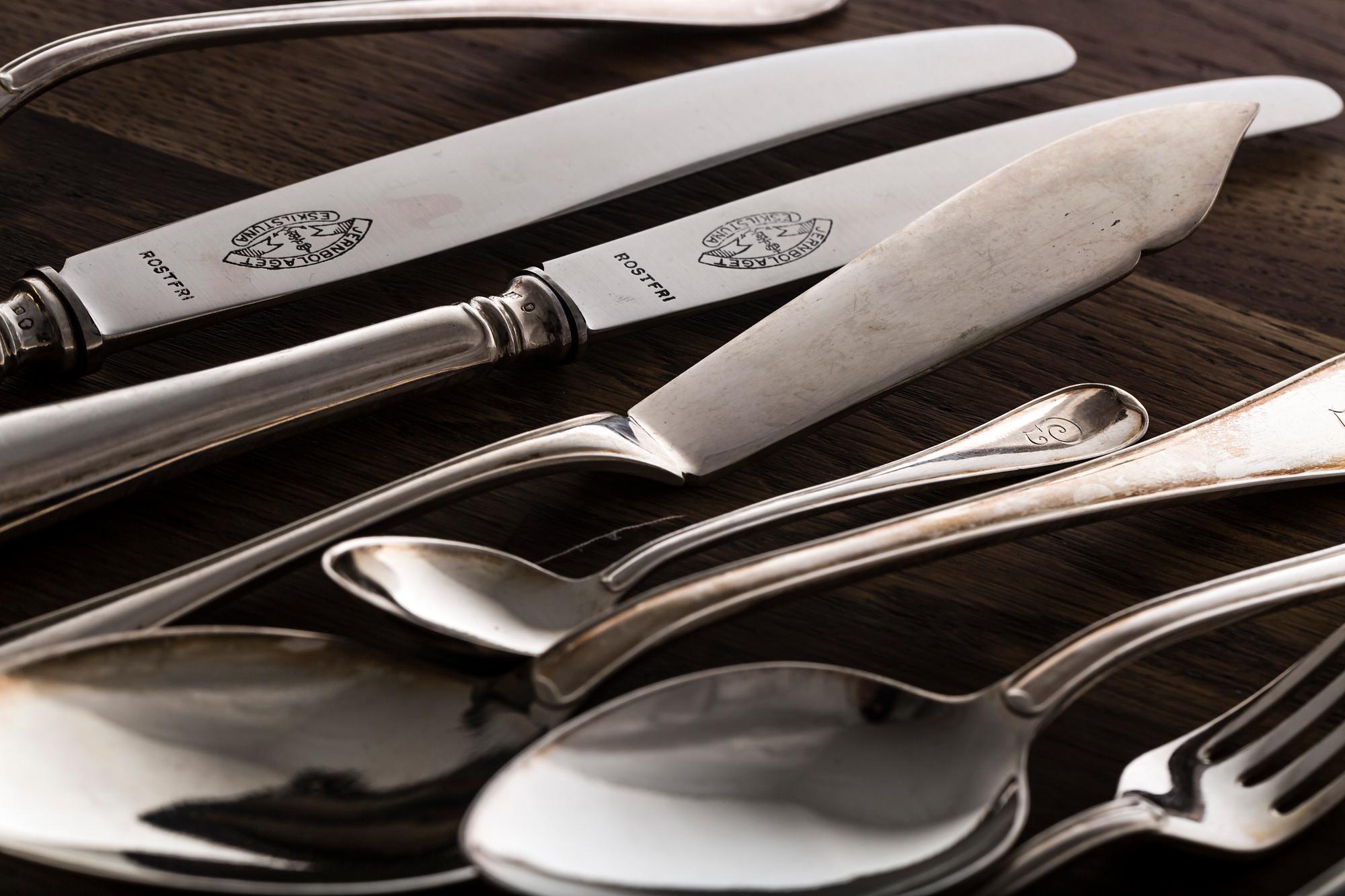 BESTICK, 208 dlr, "Svensk", silver, 1920-tal, total vikt inkl rostfria knivskaft ca 9000 g.