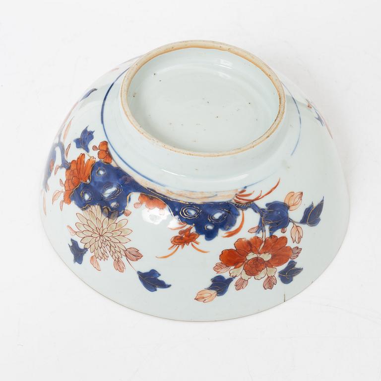 A porcelain bowl, China, Qing dynasty, Qianlong, 1736-95.