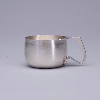 MUGG / KÅSA, silver, Tapio Wirkkala, signerad TW, Hopeakeskus Oy, Tavastehus, 1977. Vikt 267 g.