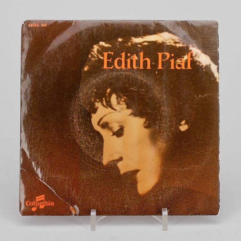 VINYL MED AUTOGRAF, Edith Piaf, egenhändigt signerad, 1950-tal.