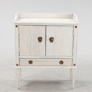 Pottskåp, gustaviansk stil, 1800-tal.