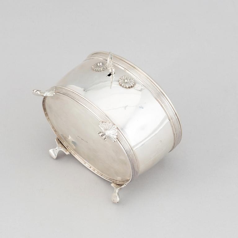 A swedish silver sugar box, mark or Oscar Sjögren, Stockholm 1918.