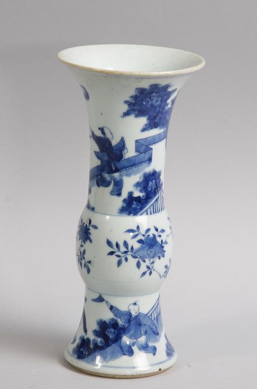 VAS, porslin. Kina. 1800-tal.