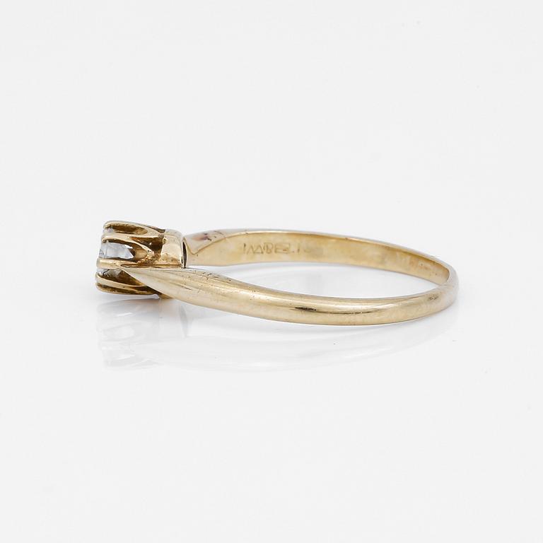 RING, enstenring, 18K guld med briljantslipad diamant ca 0,26 ct. Vikt ca 2,79 gram.