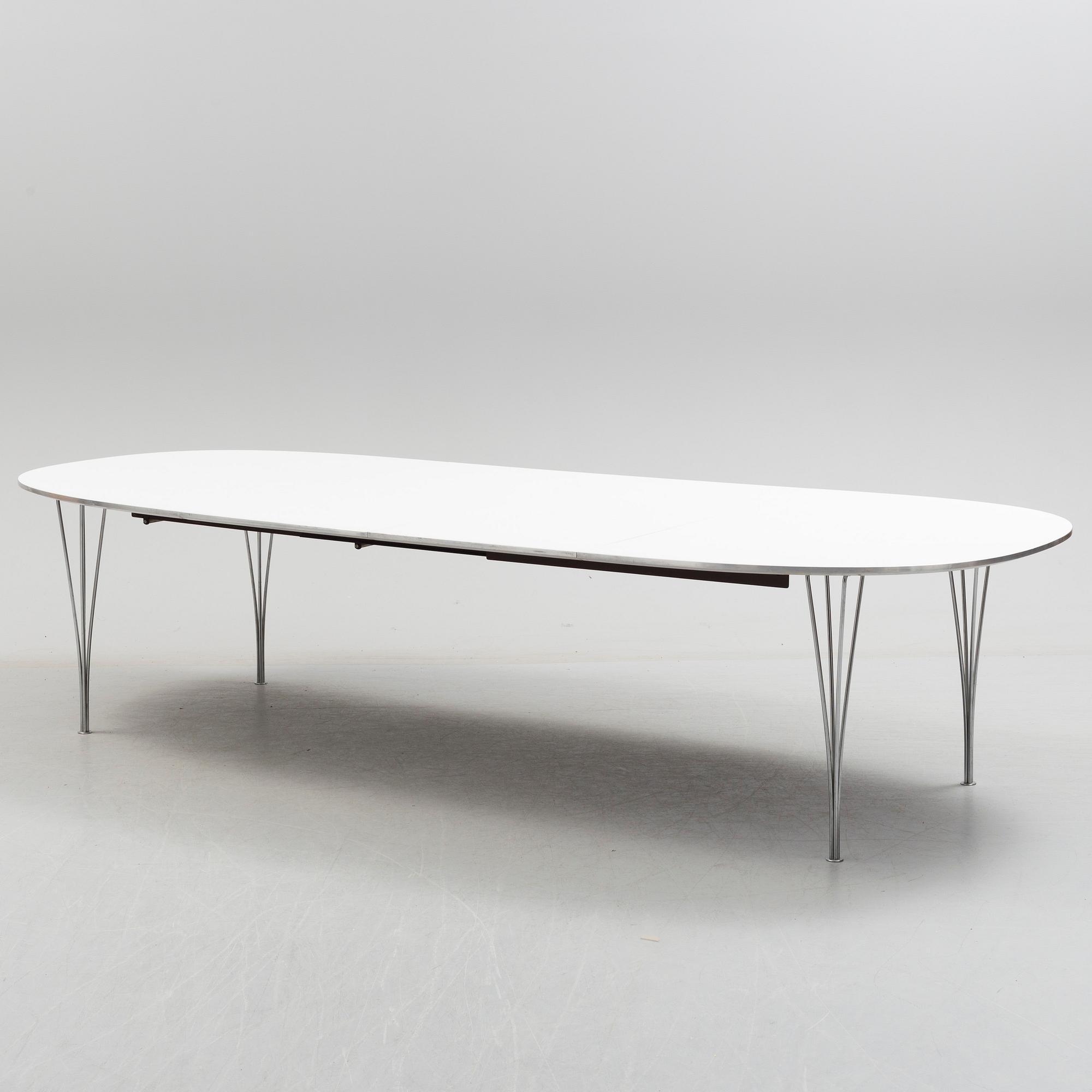 BRUNO MATHSSON & PIET HEIN, matbord, "Superellips" för Fritz Hansen med iläggskivor.