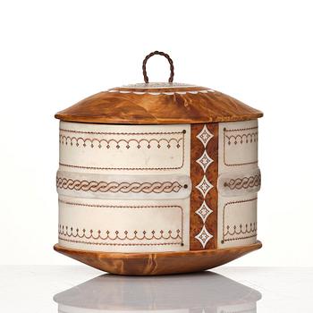Thore Sunna, a lidded box.