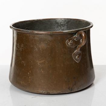 A set of three Swedish copper cauldrons, 18th / early 19th century.